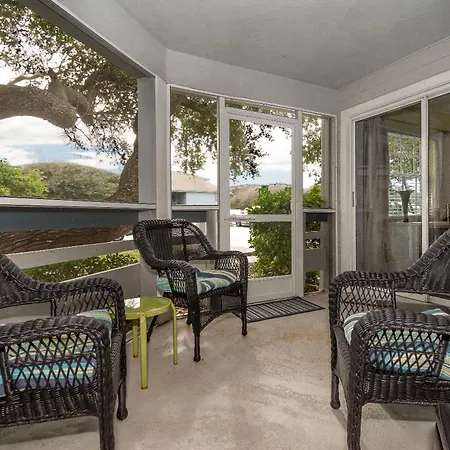 Tastefully Decorated Sea Woods Veranda Close To Pool & Fitness Room - Sv162